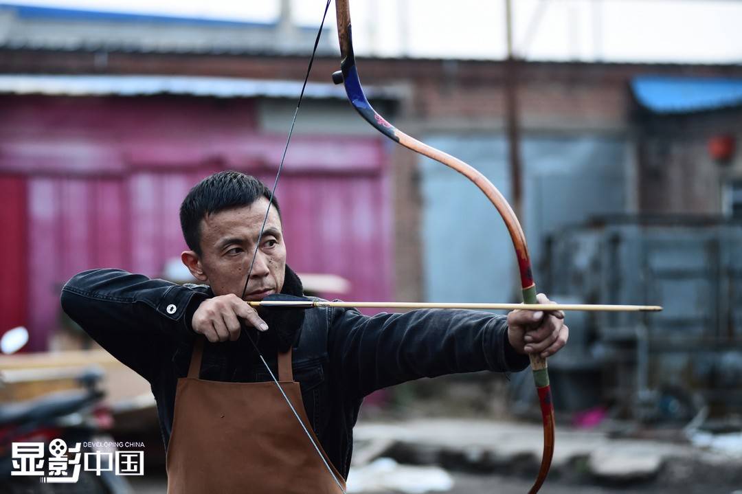 传统锡伯族弓箭制作技艺的守护人