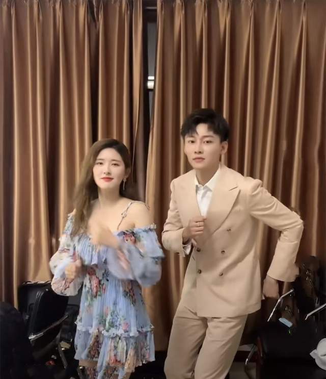 原创刘怡潼赵露思跳舞太逗了2人互侃被赞神仙友谊网友你俩好配