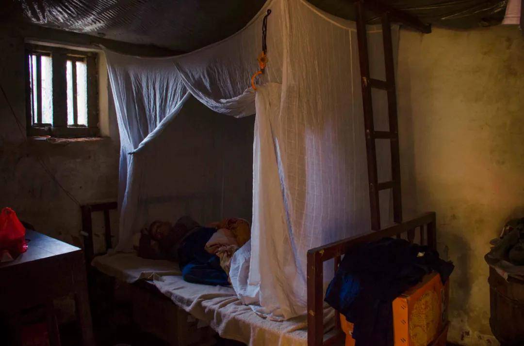 纪实摄影丨一个废弃的村庄