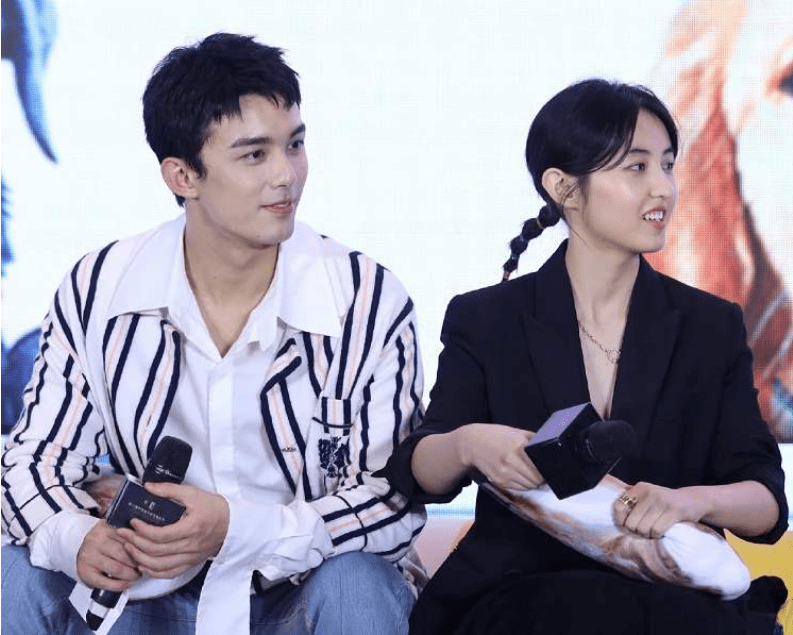 吴磊张子枫颜值超有cp感两人卡点同时官宣