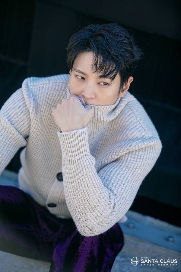 周元最新画报花絮照公开 眼神深邃展极致男性魅力_手机搜狐网