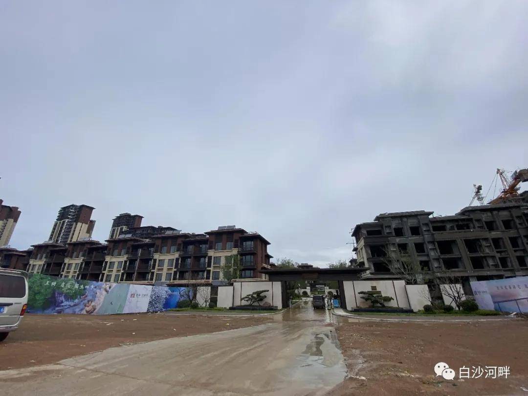 8月2日拍摄鲁昊棠琳湾小区一期南门