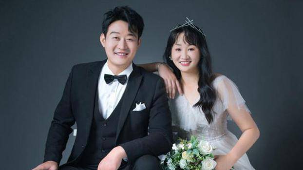 女排也迎来了好消息,那是曾经江苏主力的副攻击手王婷宣布结婚的消息