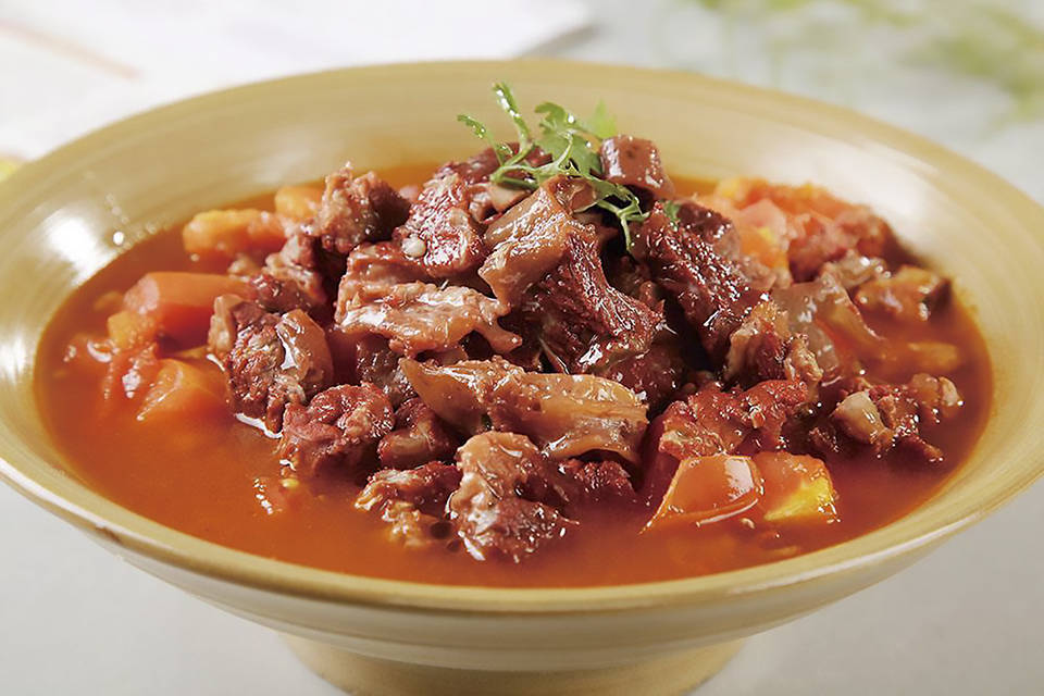 炖牛肉,到底需不需要焯水,大厨教你正确做法,肉质软烂好吃不腻