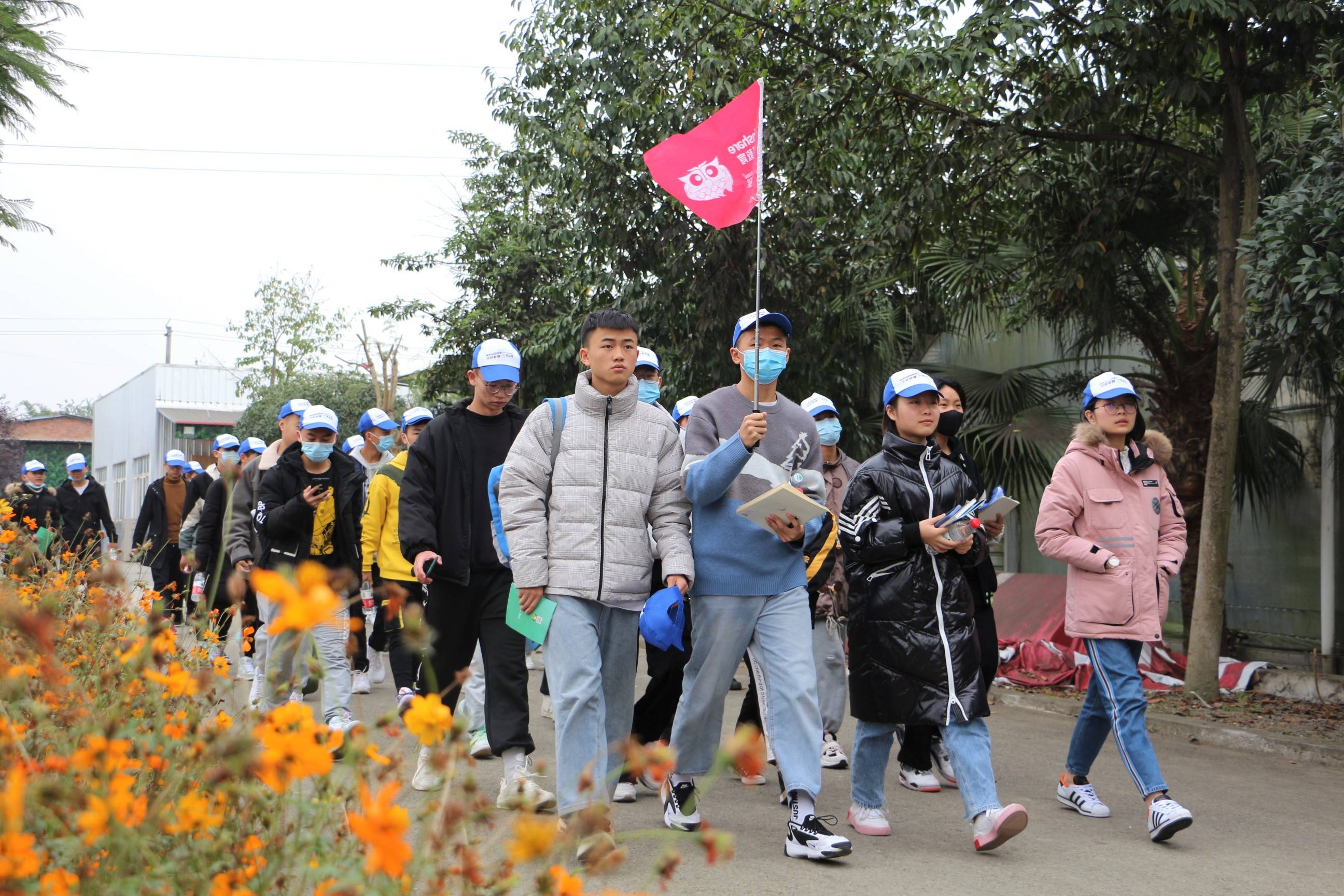 叙永三中学子赴成都开展书香研学活动