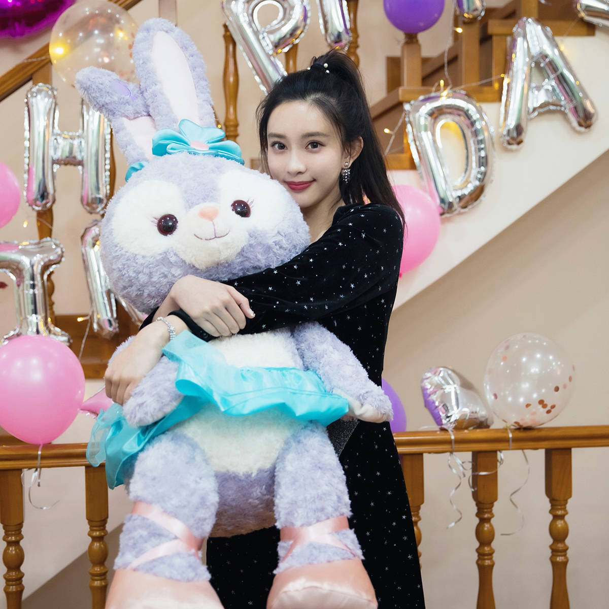 孟子义生日曝光飒气写真 直播营业收获满满祝福