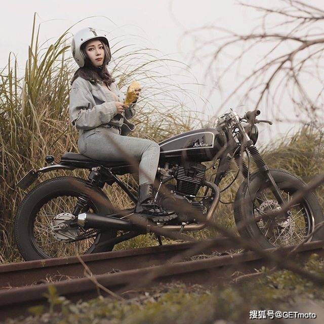 鉴赏手工彩绘ar头盔每一款都是精致的收藏品