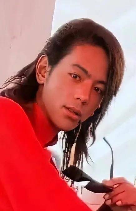 丁真一把火烧的不是头发是火爆了全网!