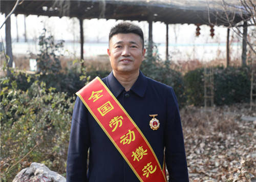 记全国劳动模范唐山丰润区兴富种植农民专业合作社理事长梁晓东