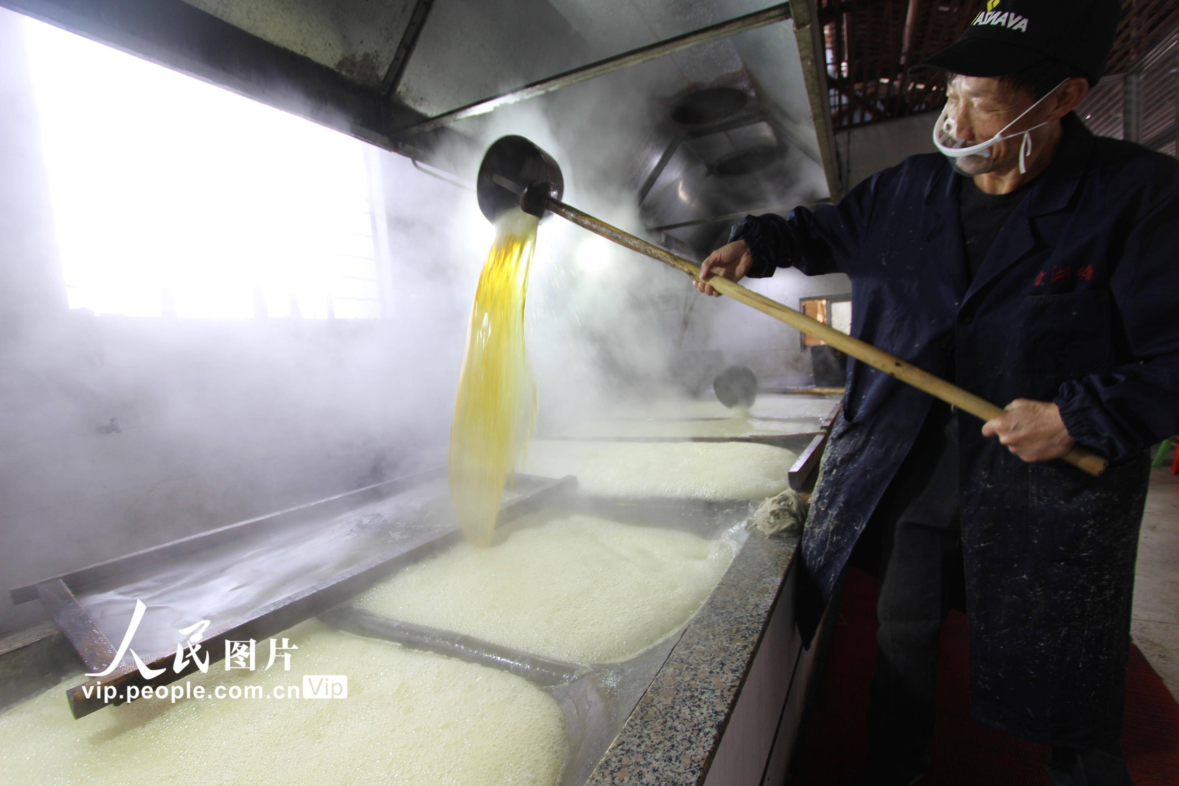 浙江黄岩:古法熬制 红糖飘香