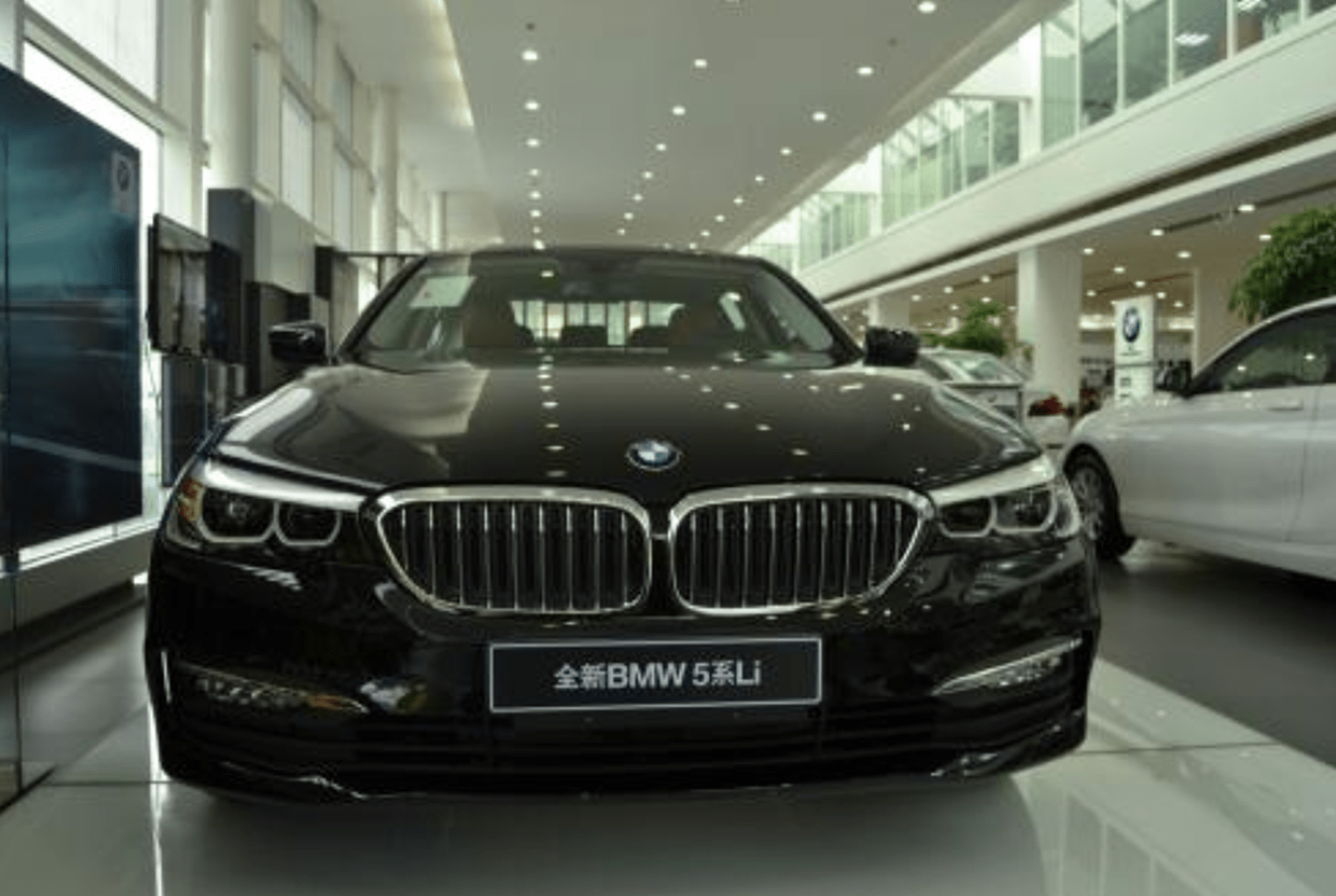 浙江二手车库存成灾宝马5系卖10万无人理会这到底是谁的锅