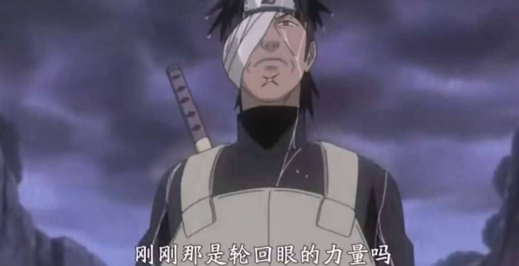 团藏为了一己私欲擅自联系山椒鱼半藏将原本阳光的晓黑化,导致了后续