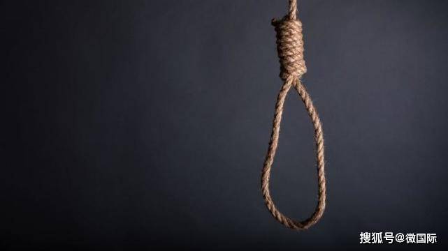 13岁男孩因整天在家看电视被继母责骂一气之下在家上吊自杀