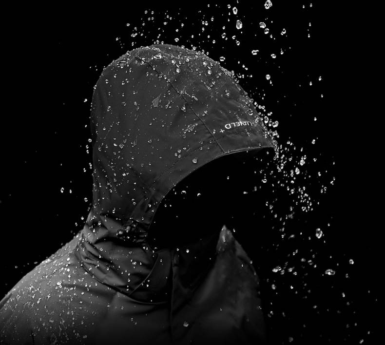 素湃气凝胶抗寒服vs其他羽绒服谁更胜一筹