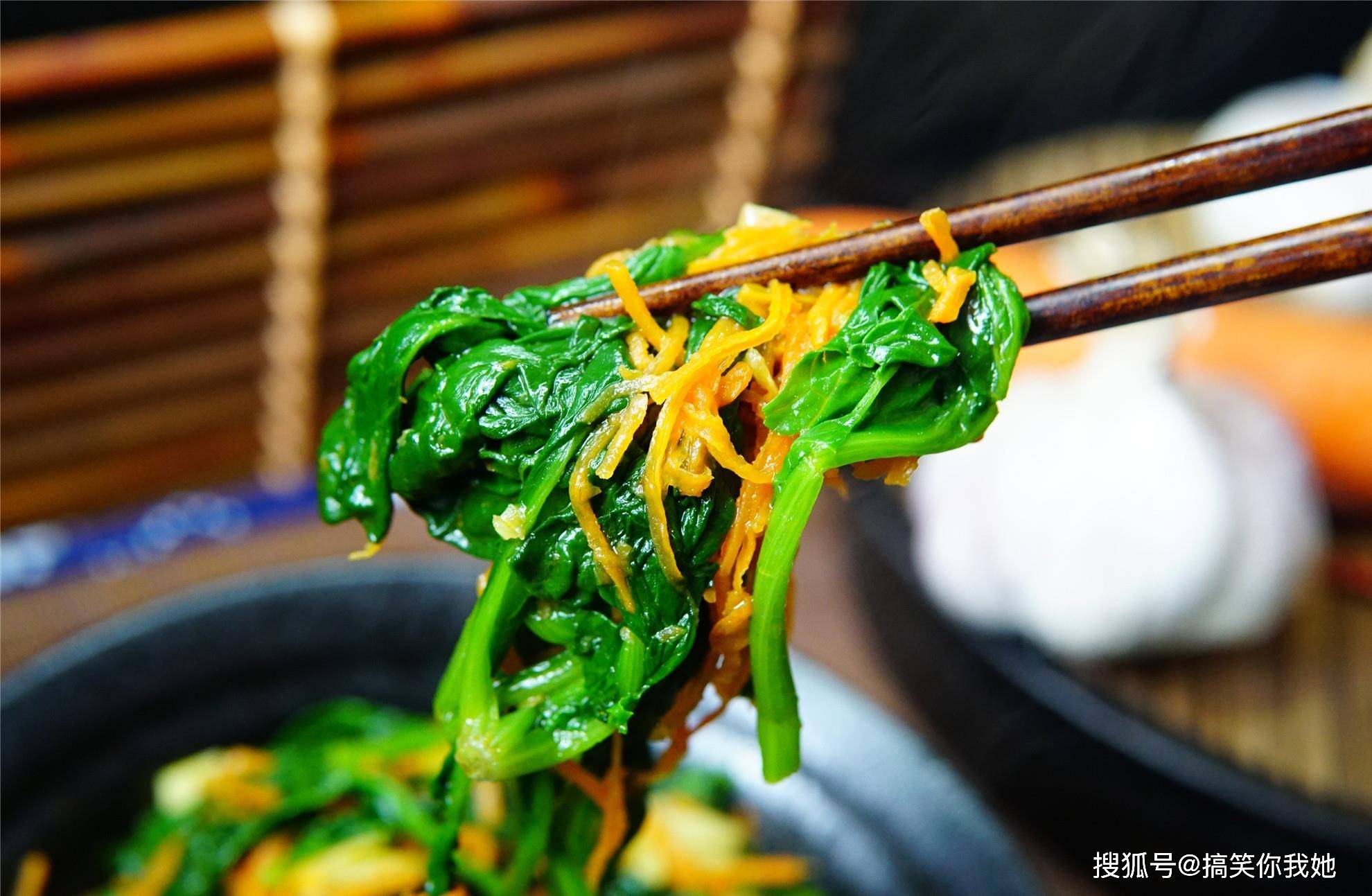 菠菜炒胡萝卜