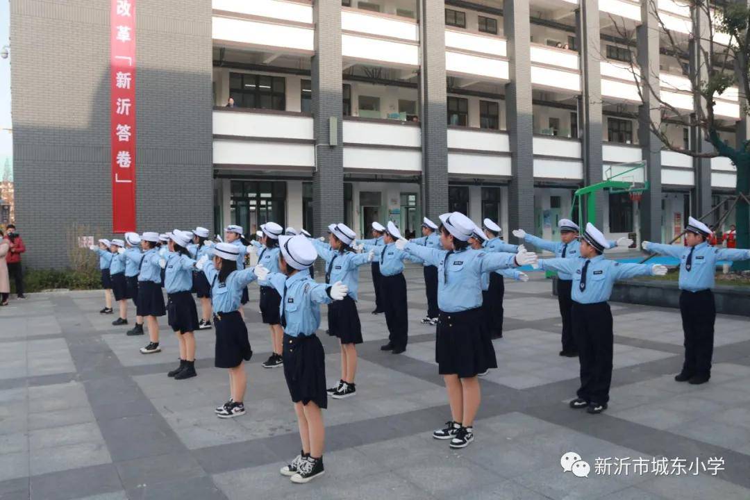 第三阶段大会会议交流:首先新沂市教育局局长李超,徐州市教育局副局长