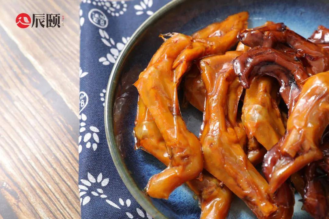 辰颐物语草本卤汁鸭掌好吃到舔手指吃定你鸭