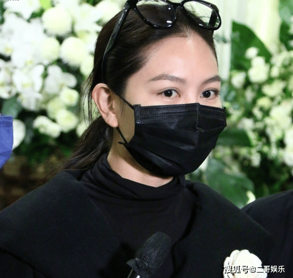 众星齐聚灵堂送香港著名导演钱国伟出殡,由郑伊健张卫健等人扶灵