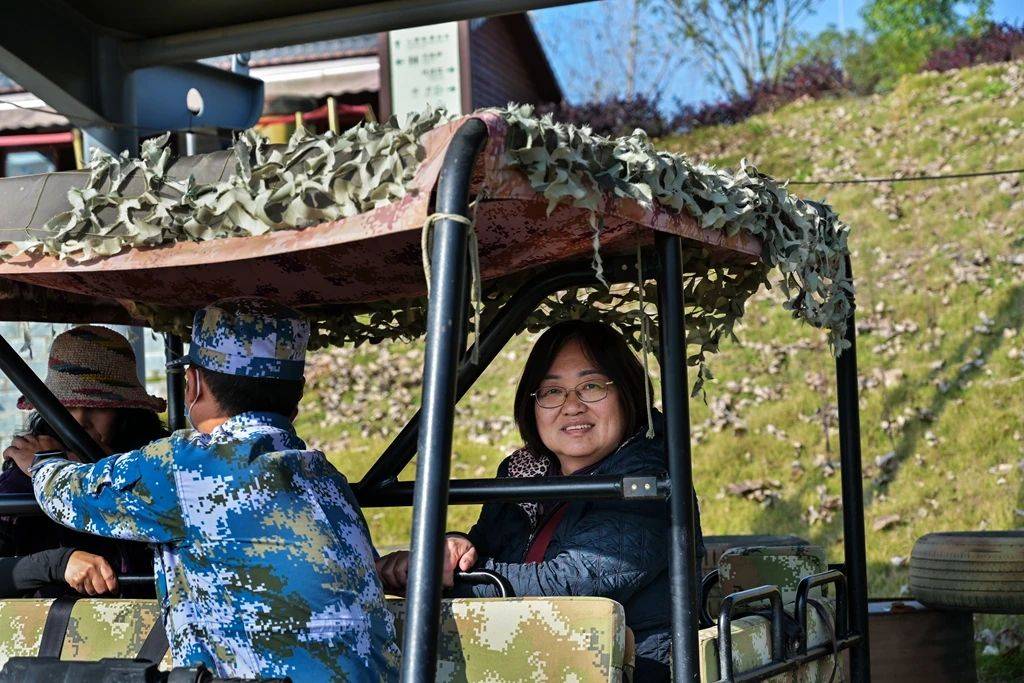 武漢黃陂木蘭水鎮,水陸兩棲戰車,要挑戰要勝利!_軍事