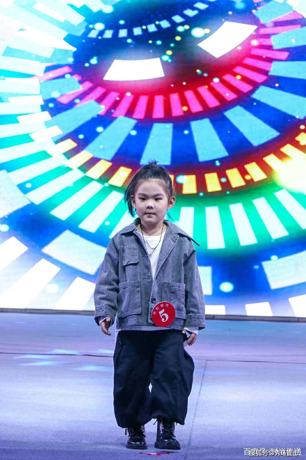 2020品牌潮服时尚节2020全球少儿超模大赛人气冠军张语彤