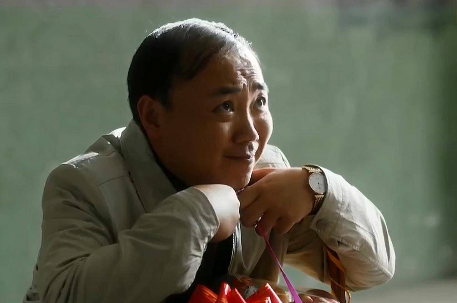 《装台》给别人孩子当爹,卖假酒,对这样的谭道厚同情还是嘲笑?