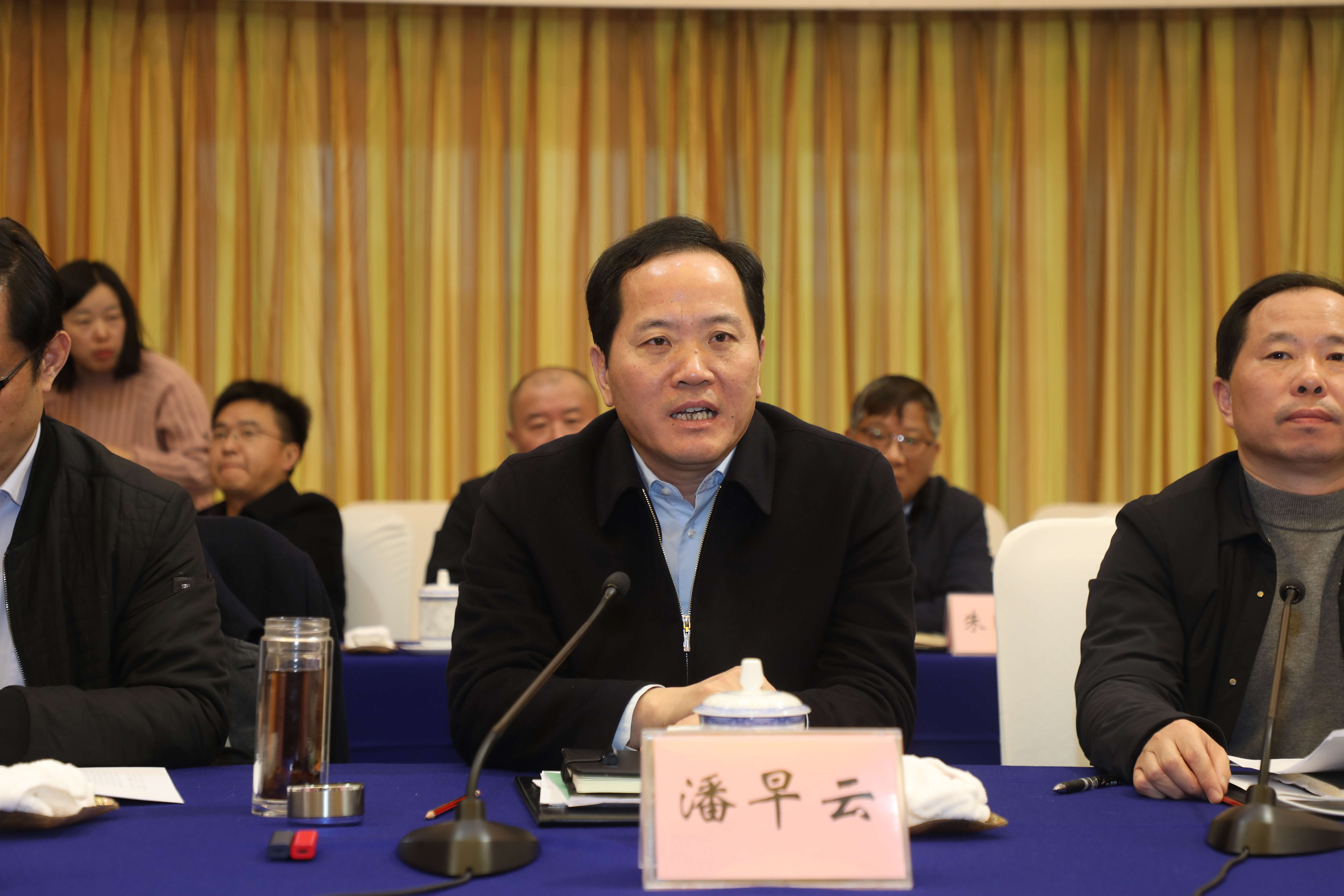 镇江市副市长潘早云对于专家领导提出的建议表示诚挚的感谢,同时希望