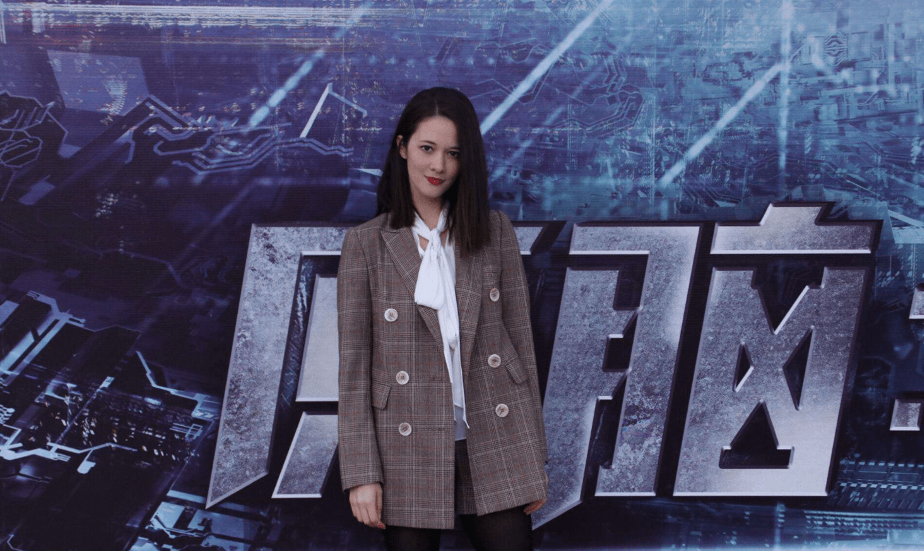 她片酬超过了李连杰成龙的总和,甚至走路都要钱,吴京:我请不起_徐嘉雯