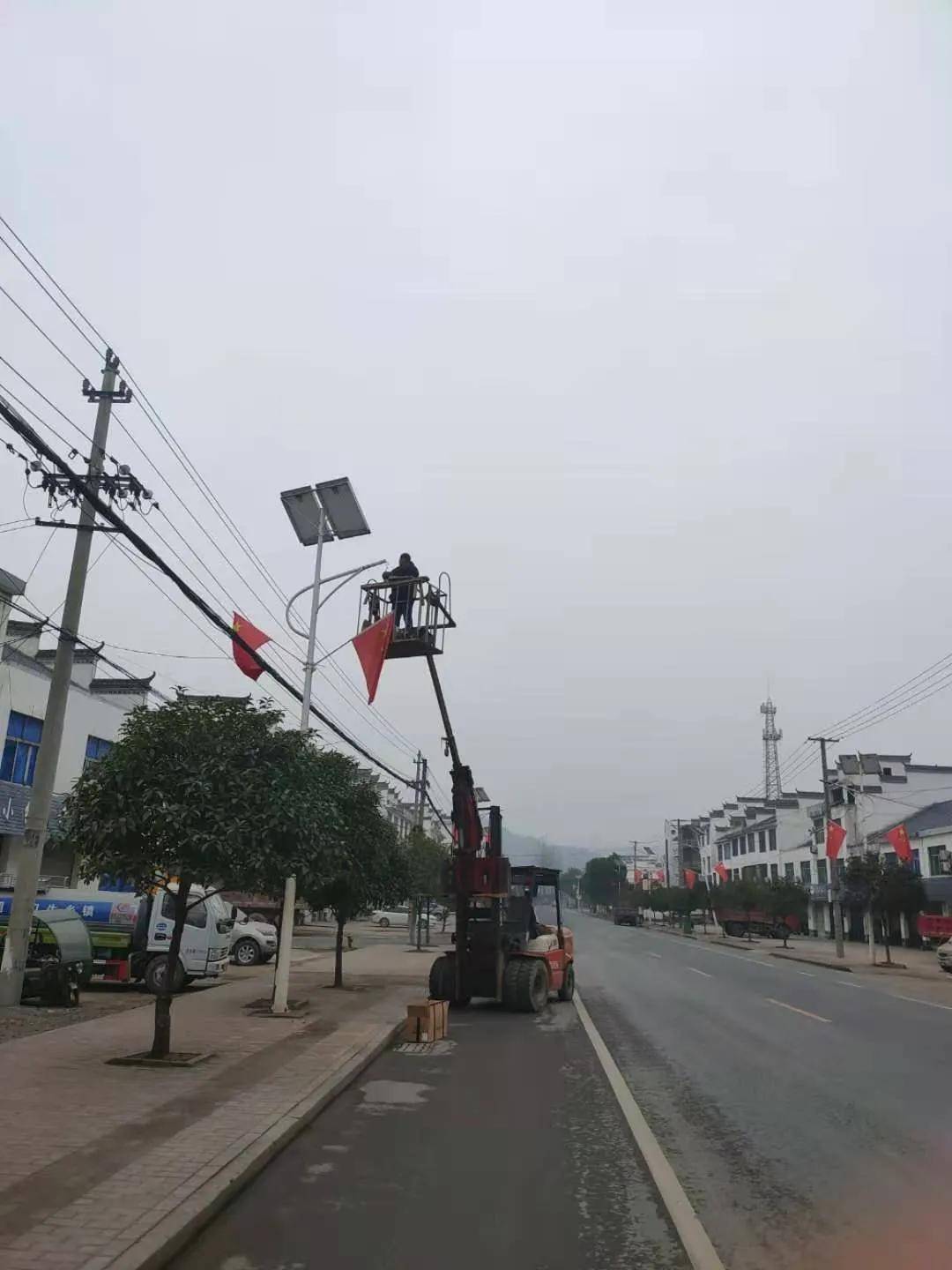 横峰县:路灯亮了,民心暖了_手机搜狐网