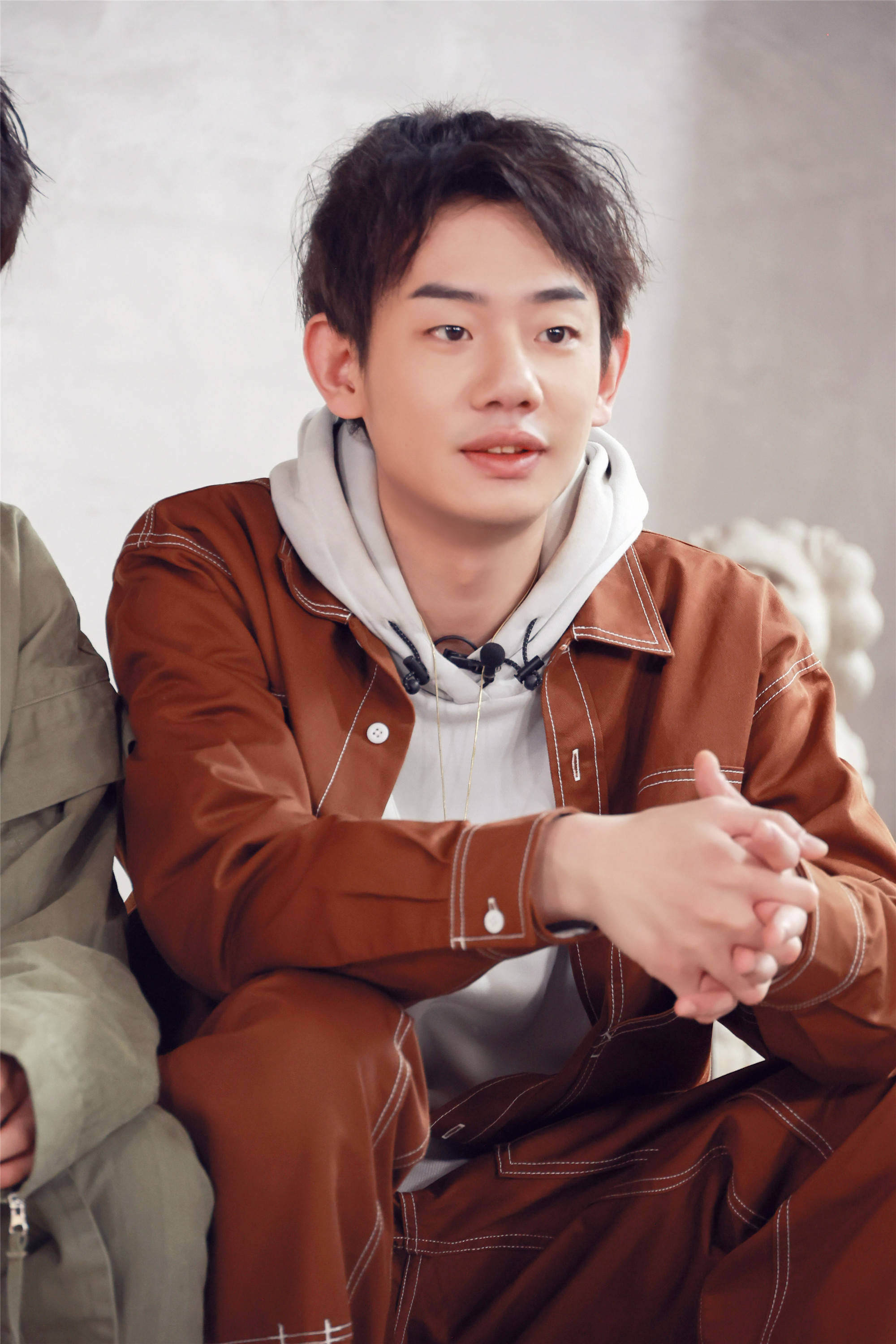 b站《造浪》今晚20:00首播 圣代专注"理财"于贞秒变"人体冰壶"