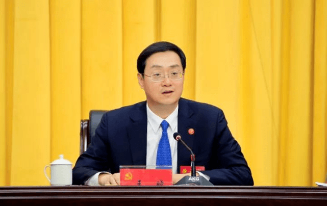 省青岛市委副书记,并主持工作,同年11月出任共青团山东省青岛市委书记