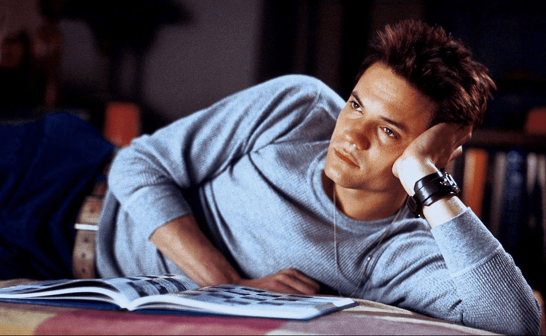 出演坏男孩兰顿的是夏恩·韦斯特,15岁就进入娱乐圈发展的他有着很