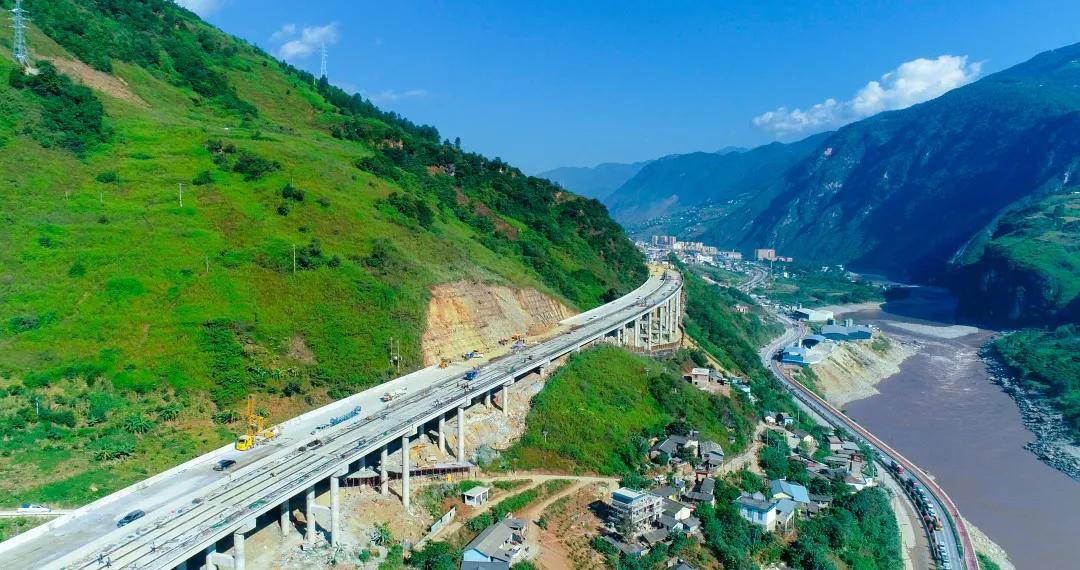 一路美景一路风情 这样的保泸高速公路你期待吗?