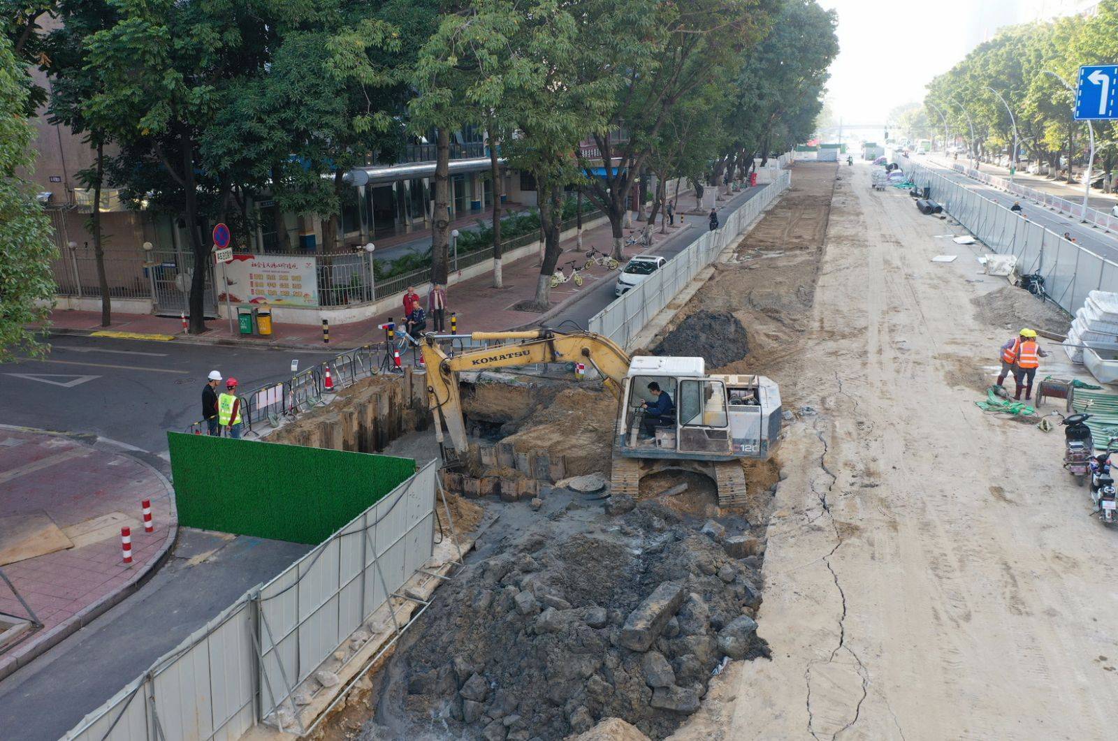 到处修路影响出行? 施工单位:争取部分路段春节前还路于民!-搜狐大视