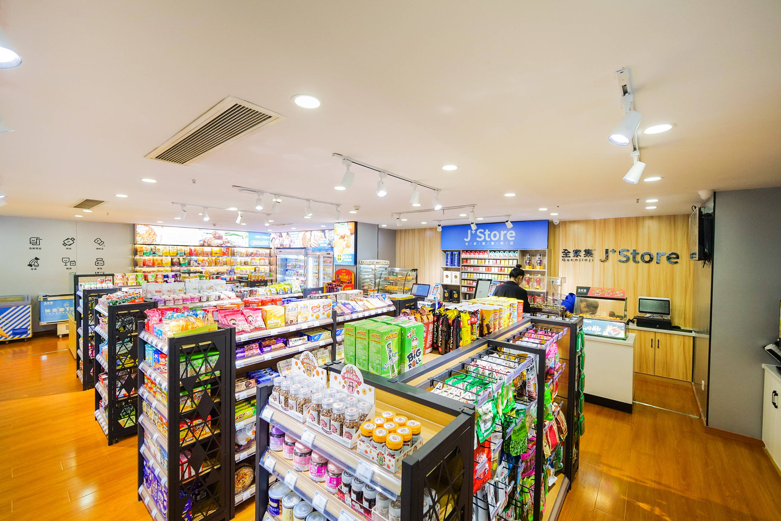 全家集致力让便利店连锁化悄悄地改装传统便利店