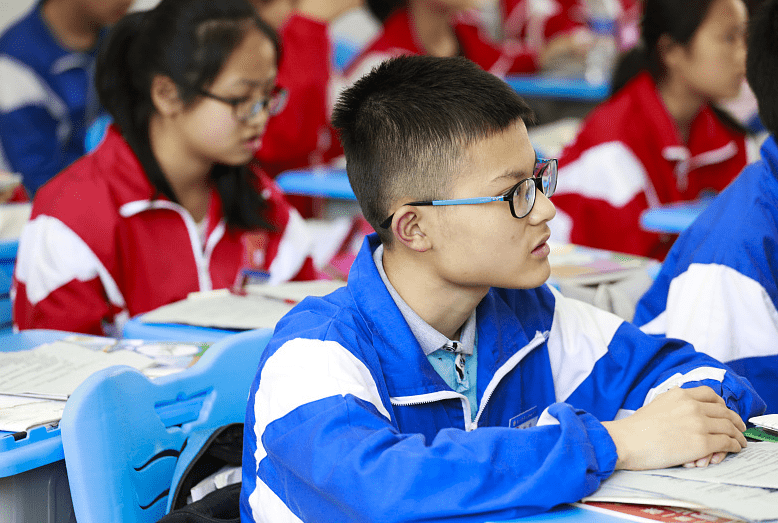 初中学习成绩跟不上,往往是基础知识掌握不牢,学生可要抓住重点_基础性