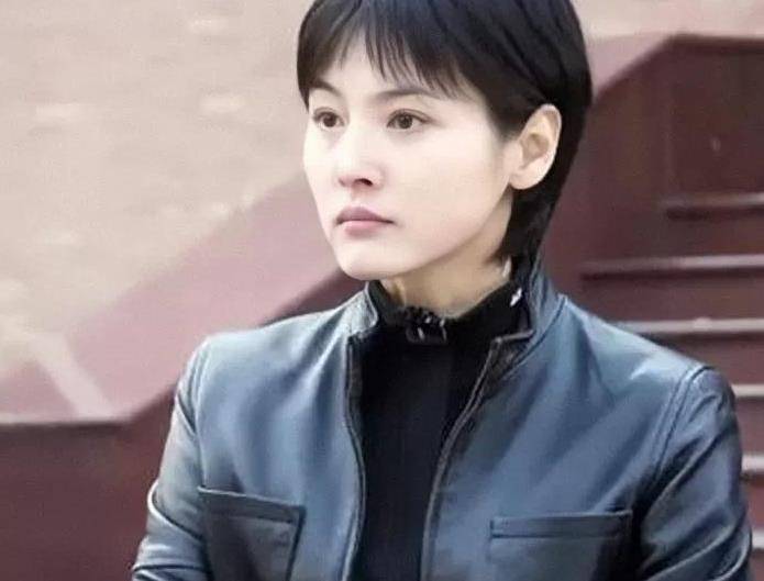 虽然有经典的男人婆角色,可她的美貌都被遗忘了_张延