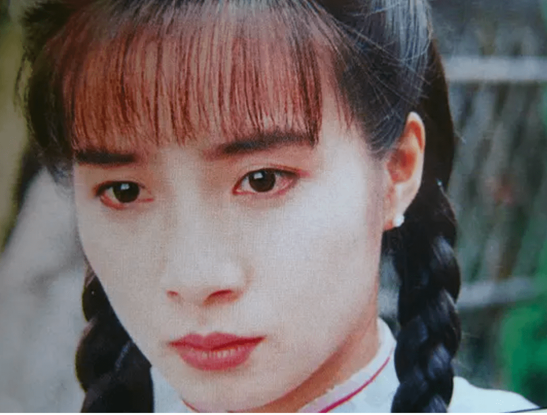 岳翎自小父母双亡逆袭成琼瑶女郎38岁为爱情隐退