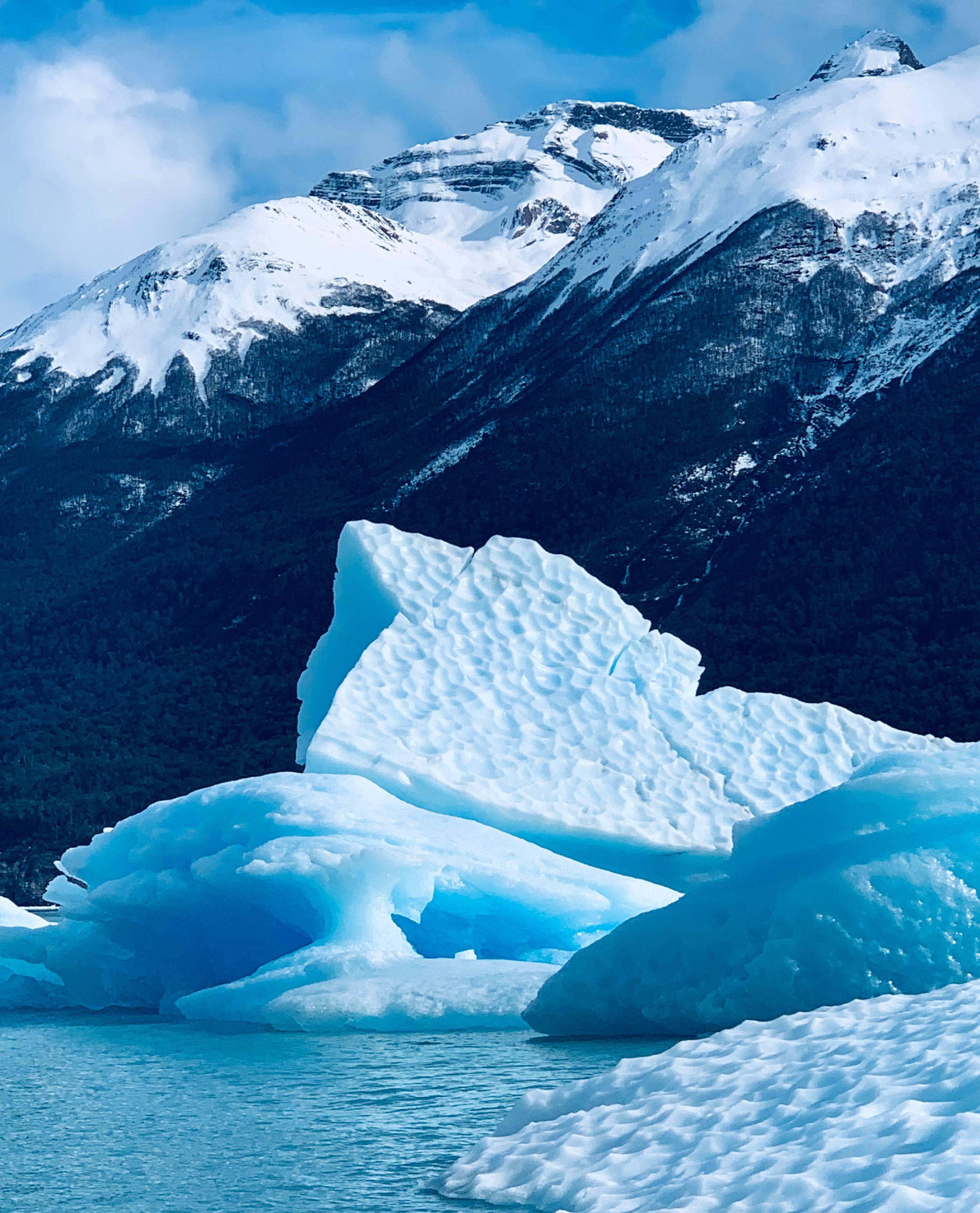 有名的莫尼诺冰川,望不到头的冰体和醉心的蓝将时间定格成永恒