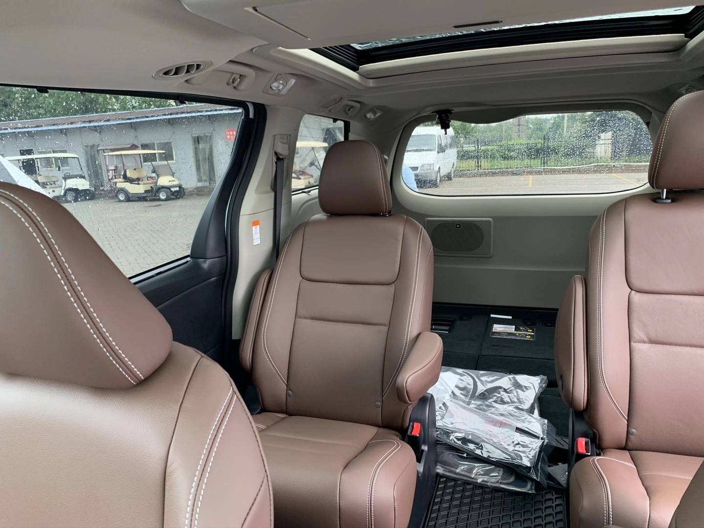 2020款丰田塞纳35l行情功能齐全乘坐舒适