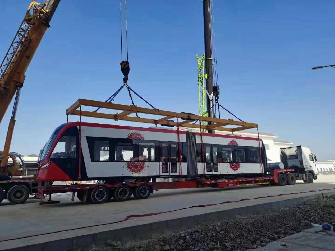 带有地方特色印花的轻轨入驻当地