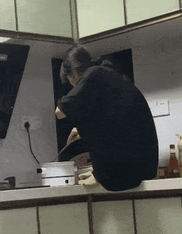 原创搞笑gif段子手不够嘴来凑妹子果然聪明