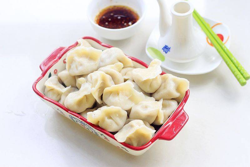 看新疆人冬至吃什么馅饺子比韭菜开胃比芹菜汁多太滋补