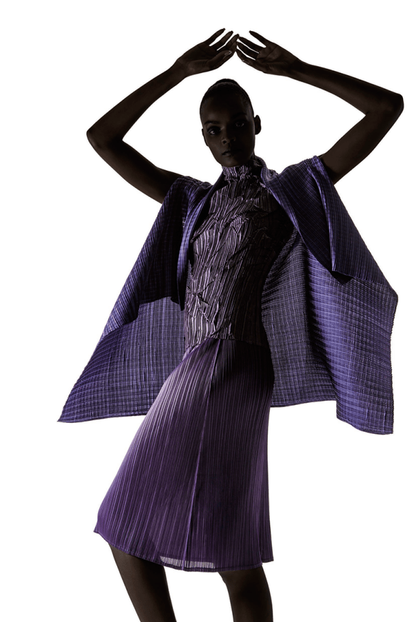 女人的衣橱永远都缺少一件feiola褶皱服饰释放现代都市女性魅力