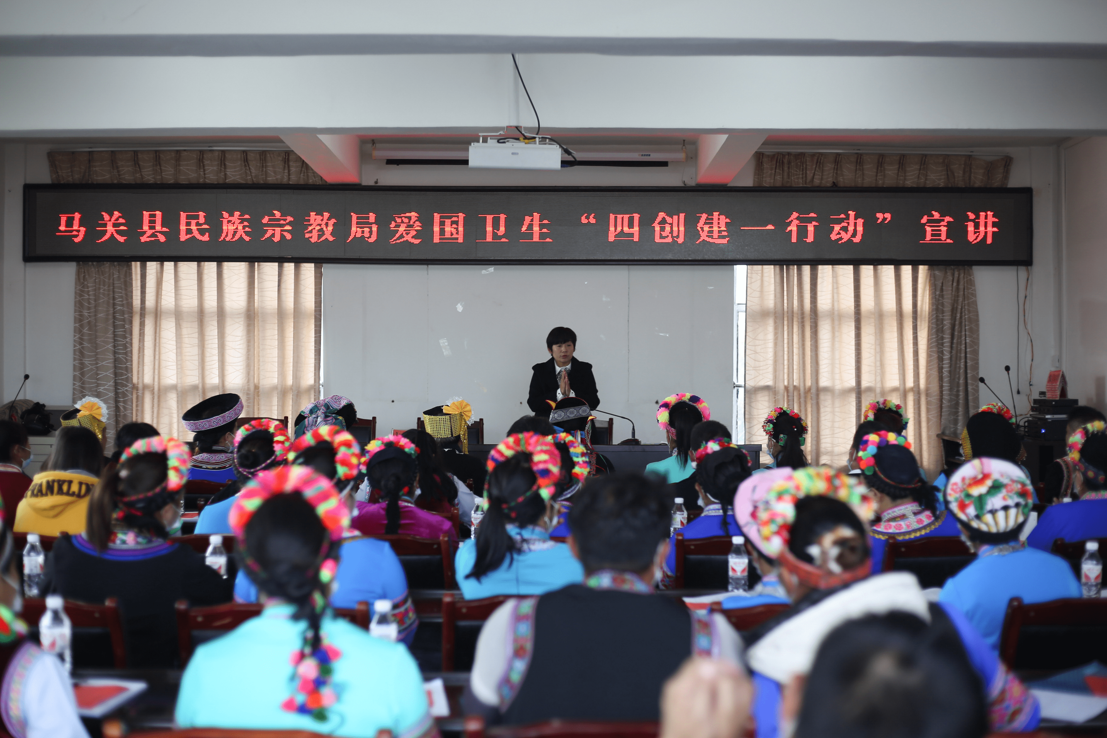 马关县民族宗教局举行"四创建一行动"进民族学会宣讲活动