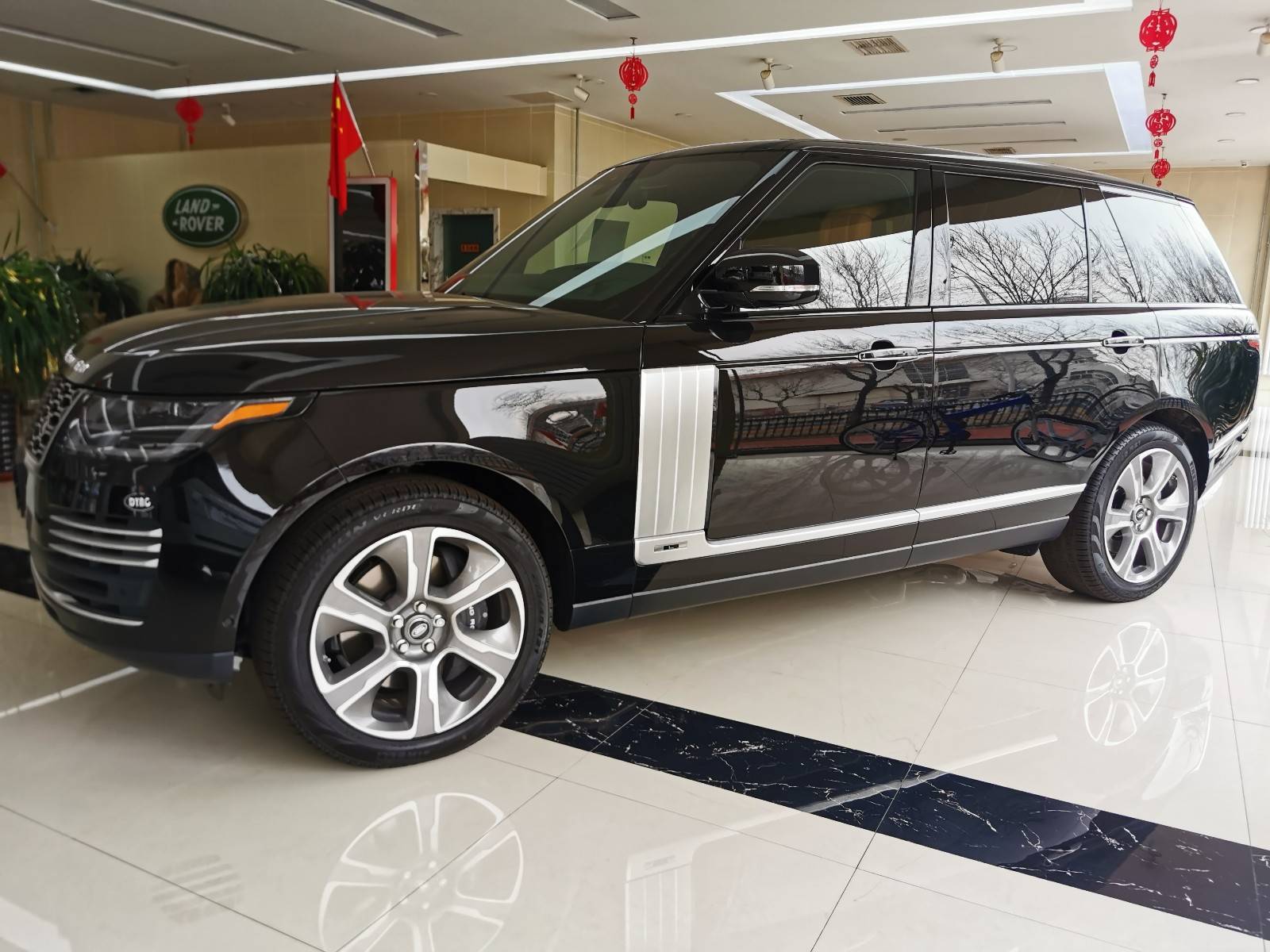 20款路虎揽胜创世加长版 限时让利改装订制