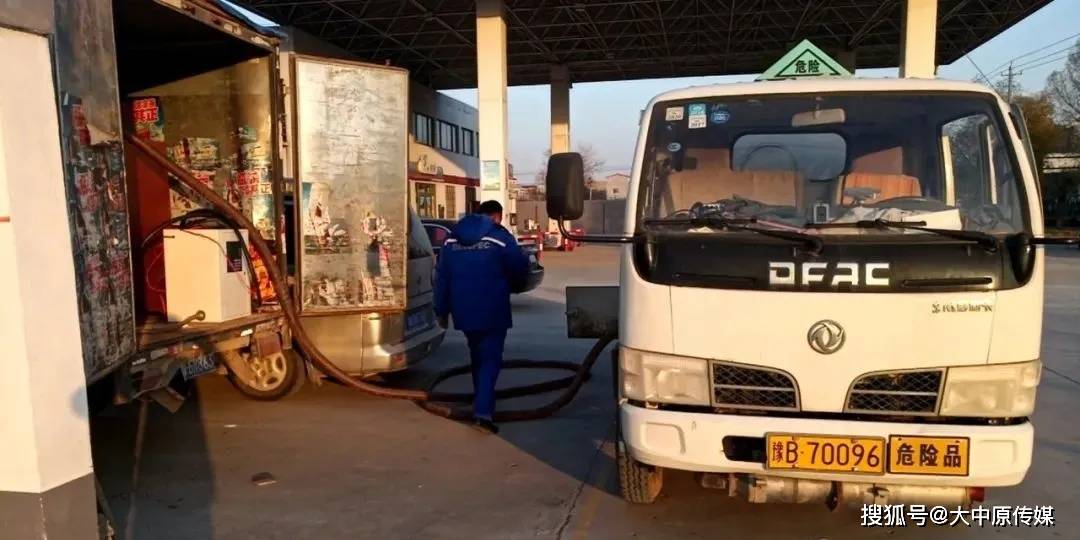 杞县查处两辆黑加油车