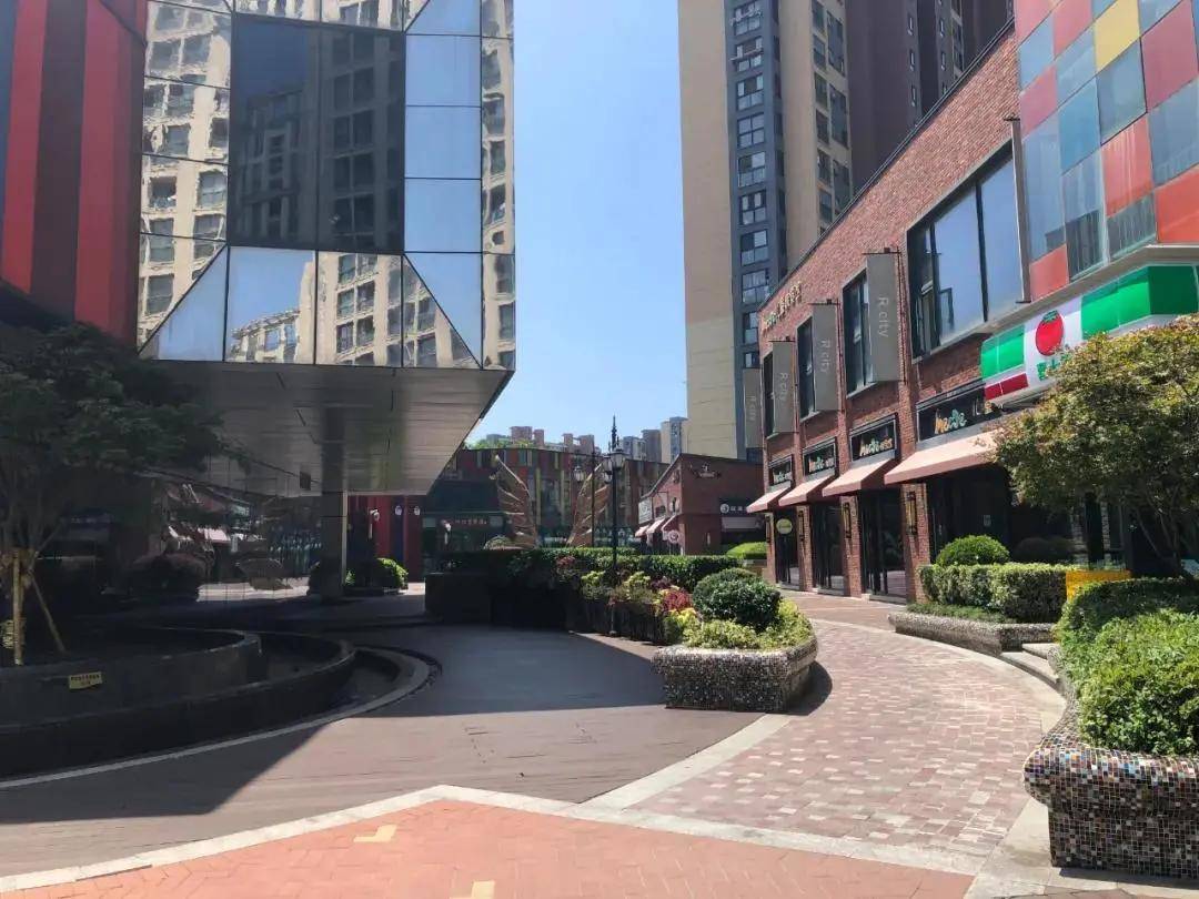 2020上海嘉定融侨星誉亮了简直震撼人心背后真相让本地人都难以接受