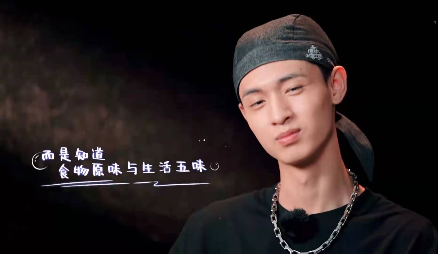 《美食夜行侠》于正下厨做饭,秦霄贤偷吃东西,网友:老秦惦记好久了吧!