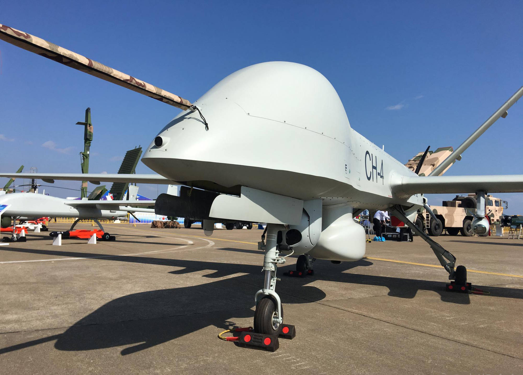 中国彩虹4堪称无人机界的ak47,翼展比"全球鹰"与波音737还要大