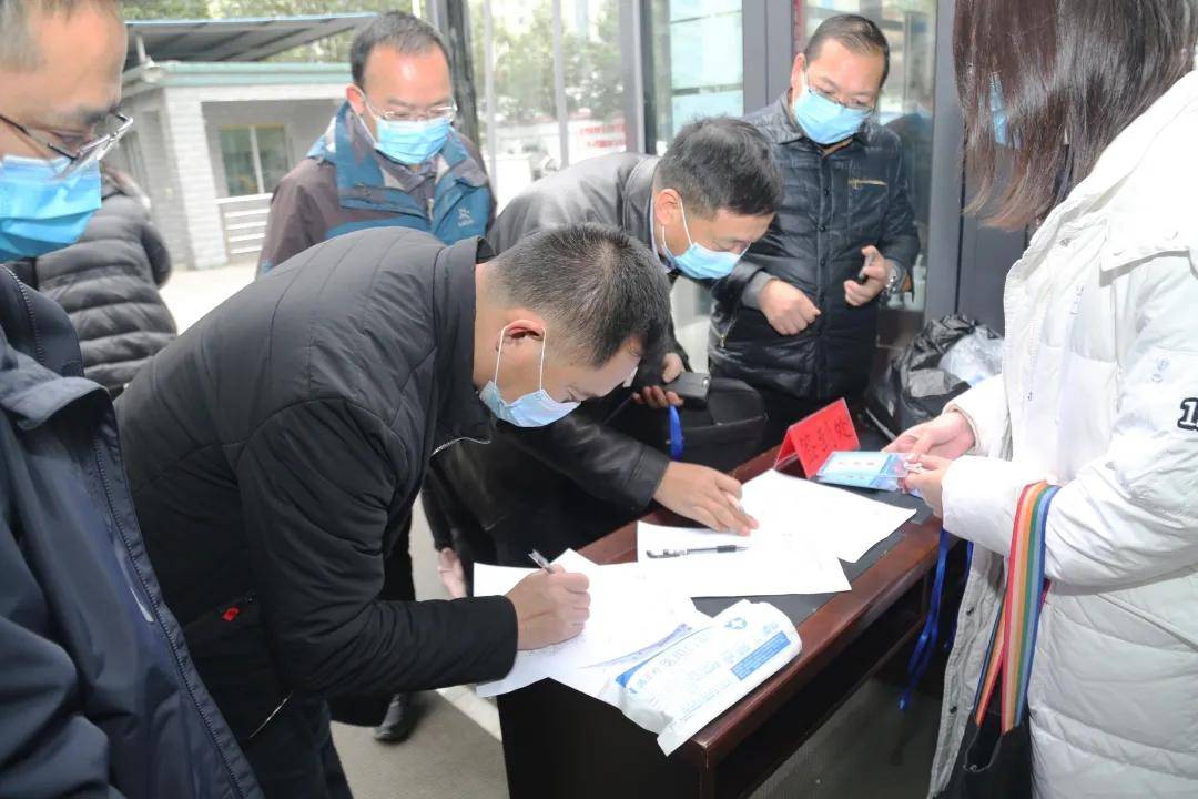 贵州桐梓县百姓状告政府县长龙斌出庭应诉力推法治政府建设